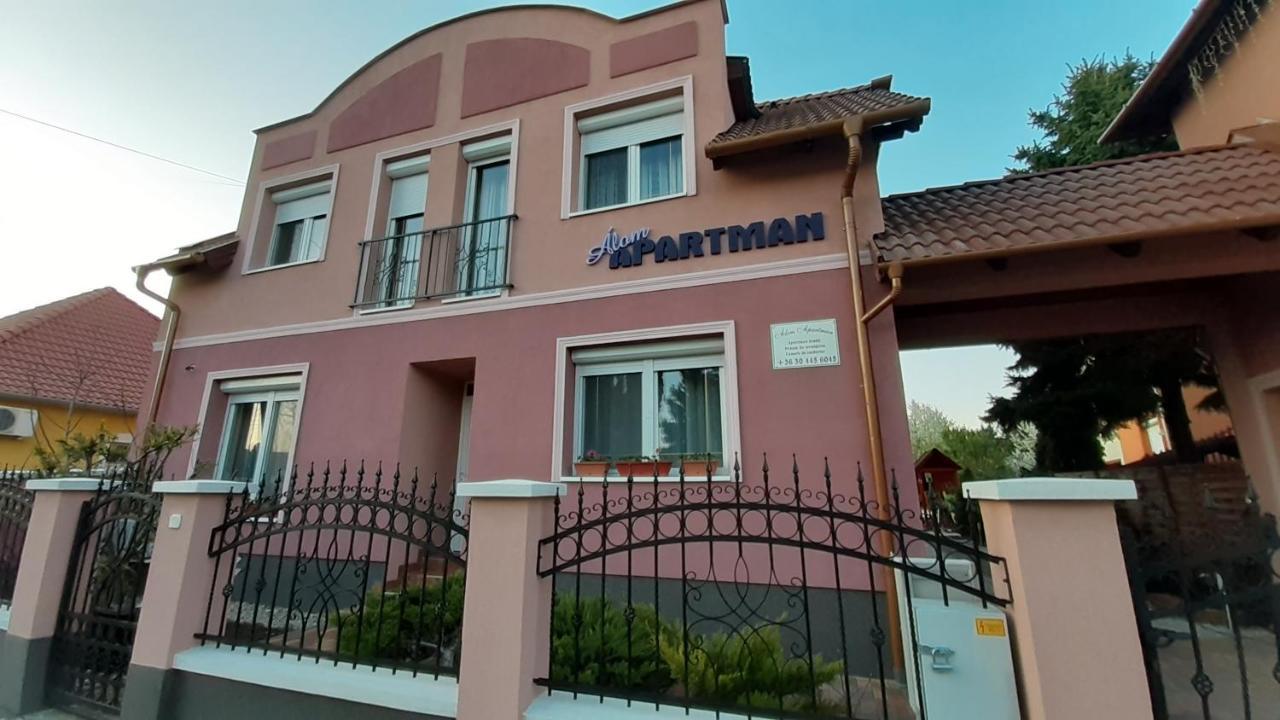 Alom Apartman Hajduszoboszlo Bagian luar foto