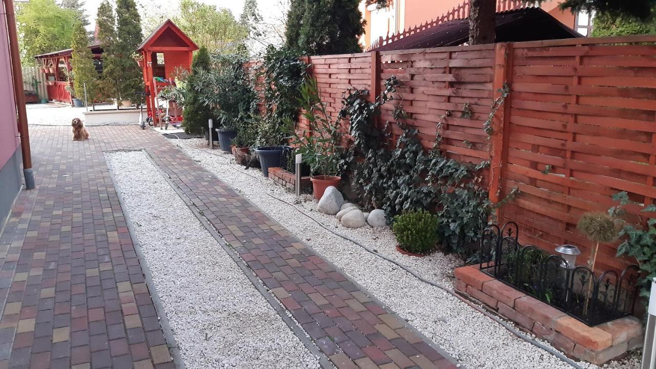 Alom Apartman Hajduszoboszlo Bagian luar foto