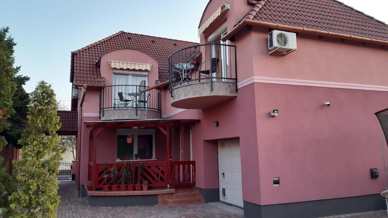 Alom Apartman Hajduszoboszlo Bagian luar foto