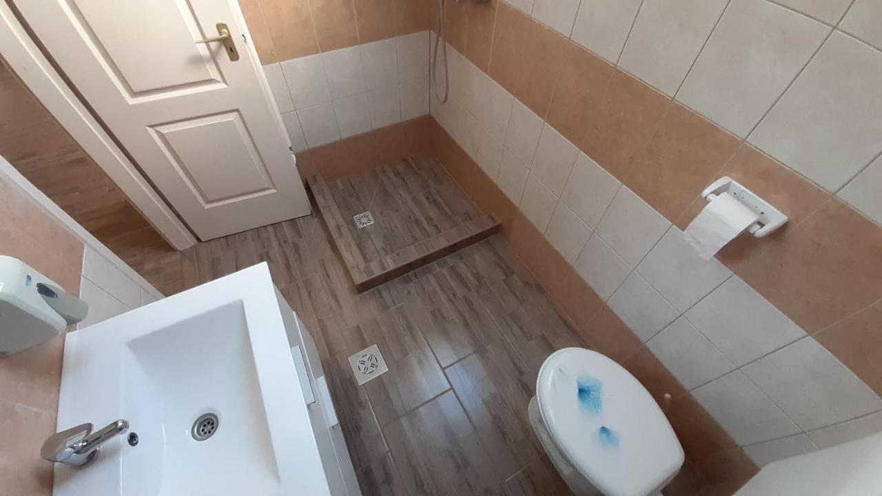 Alom Apartman Hajduszoboszlo Bagian luar foto