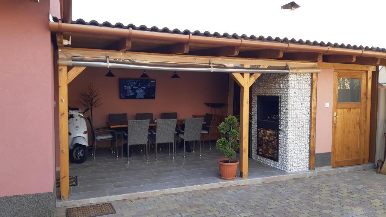 Alom Apartman Hajduszoboszlo Bagian luar foto