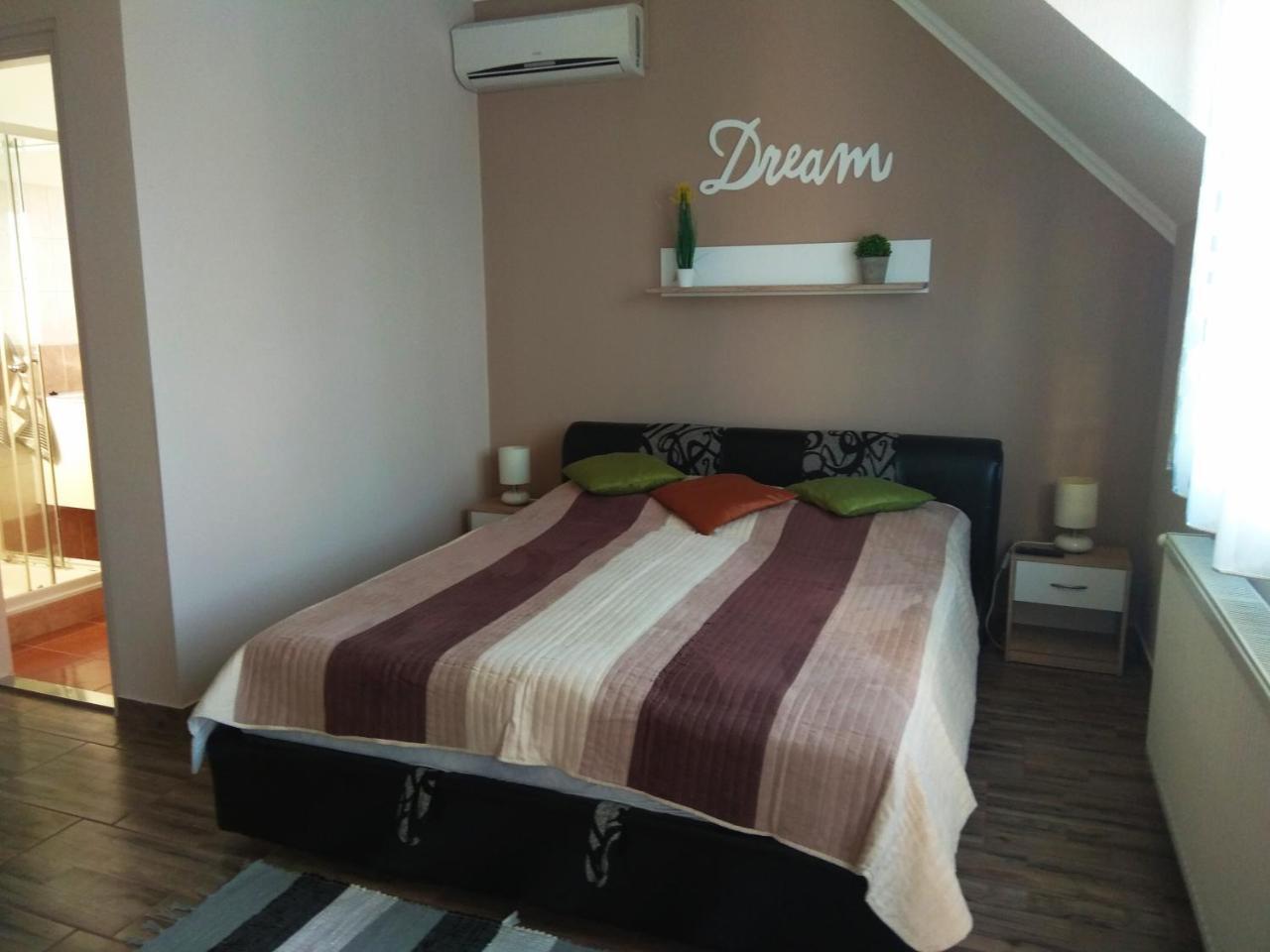 Alom Apartman Hajduszoboszlo Bagian luar foto
