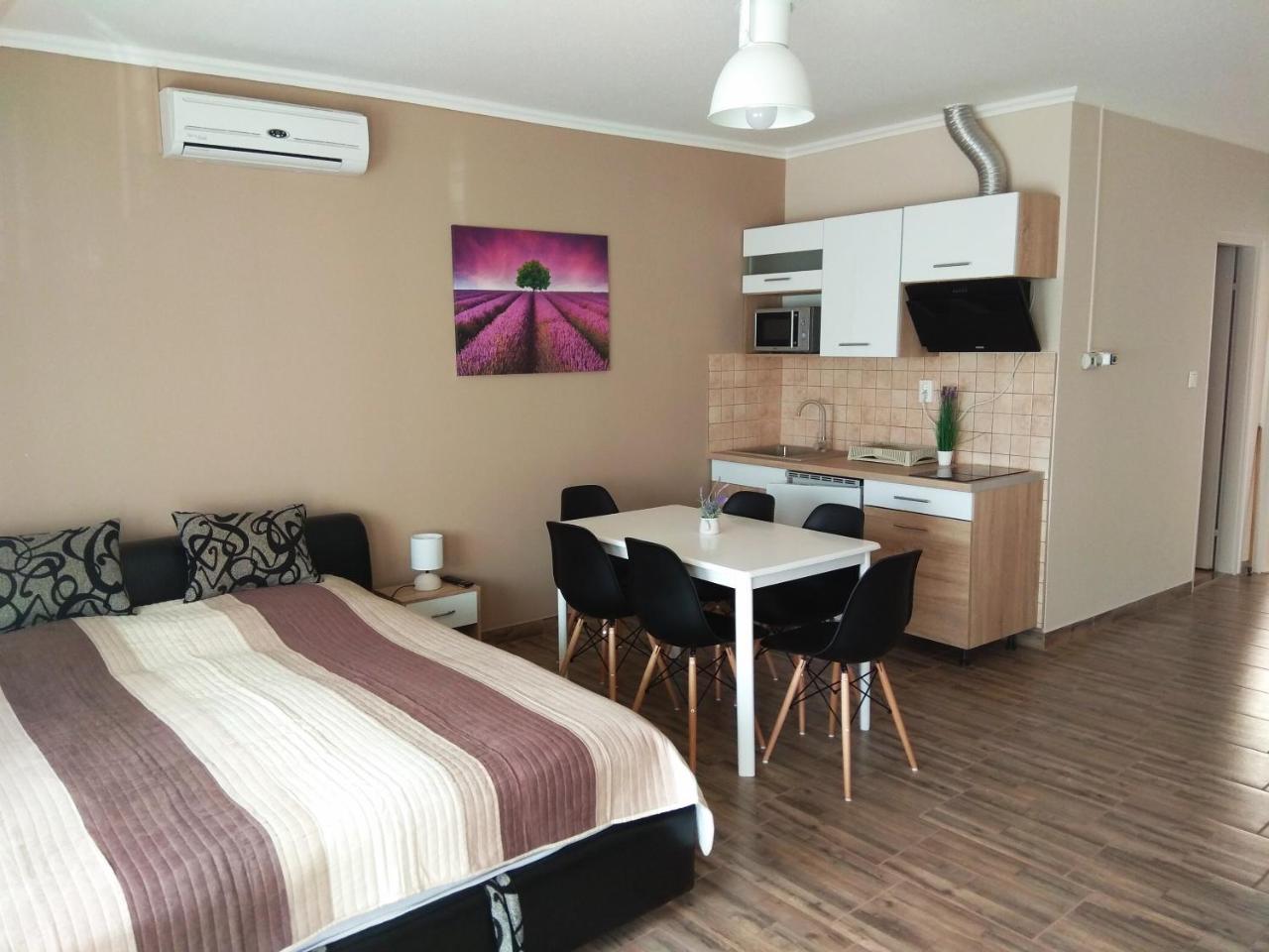 Alom Apartman Hajduszoboszlo Bagian luar foto