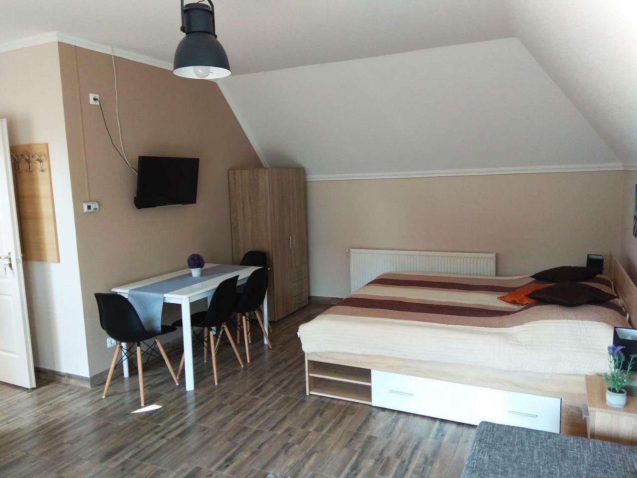 Alom Apartman Hajduszoboszlo Bagian luar foto